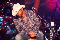 Jeremy Cowart/CMT