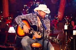 Jeremy Cowart/CMT