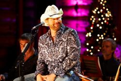 Jeremy Cowart/CMT