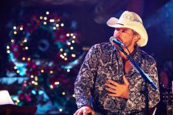 Jeremy Cowart/CMT