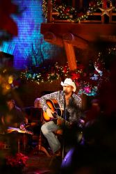 Jeremy Cowart/CMT