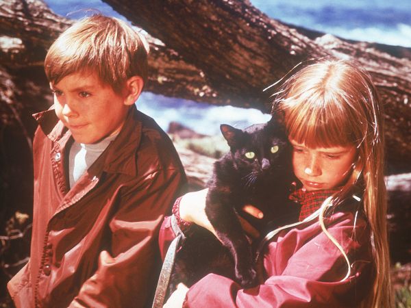 Escape to Witch Mountain (1975)