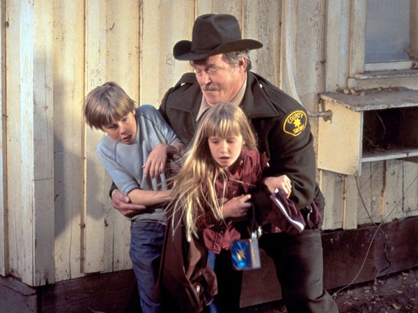 Escape to Witch Mountain (1975)