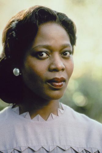 my alfre woodard alfre woodard biography highlights and photos my alfre woodard alfre woodard biography highlights and photos