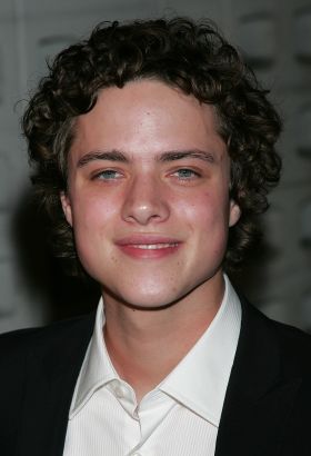 Douglas Smith | Biography, Movie Highlights and Photos | AllMovie