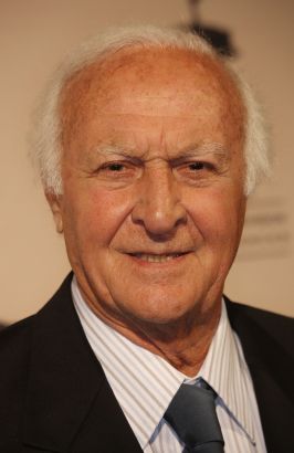 Robert Loggia