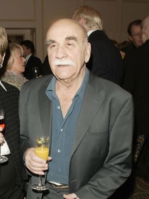 Warren Mitchell