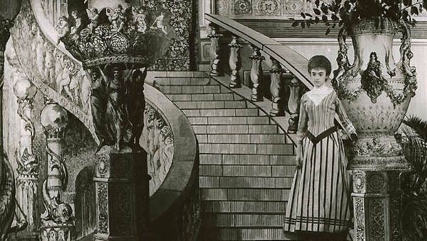 Una scenografia originale del film