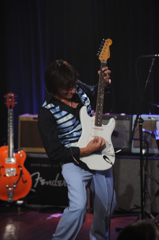 Jeff Beck Honors Les Paul
