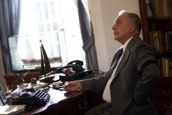 Bob Gunton