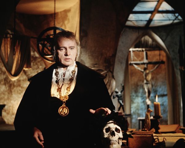 dr. faustus: a review essay Doctor faustus’ damnation doctor faustus chose to be damned, although the evil spirits may have influenced him, faustus always wanted wealth and honor. dr. faustus: a review essay Doctor faustus’ damnation doctor faustus chose to be damned, although the evil spirits may have influenced him, faustus always wanted wealth and honor.