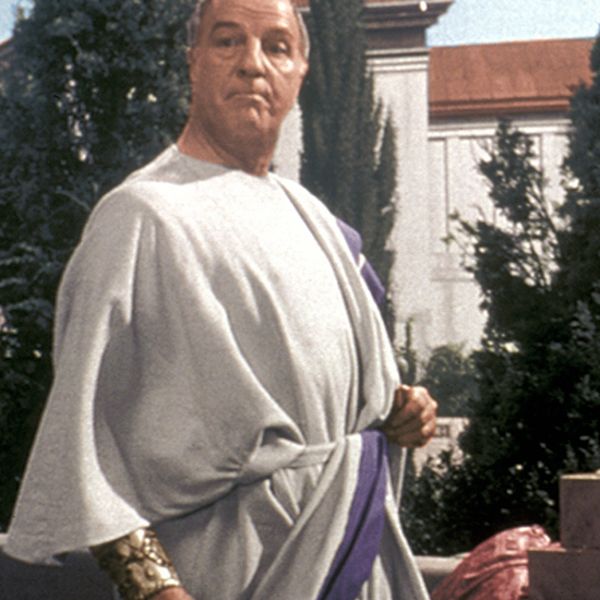 julius caesar synopsis The growing ambition of julius caesar is a source of major concern to his close friend brutus cassius persuades him to participate in his plot to assassinate caesar, but they have both sorely underestimated mark antony director: joseph l mankiewicz. julius caesar synopsis The growing ambition of julius caesar is a source of major concern to his close friend brutus cassius persuades him to participate in his plot to assassinate caesar, but they have both sorely underestimated mark antony director: joseph l mankiewicz.