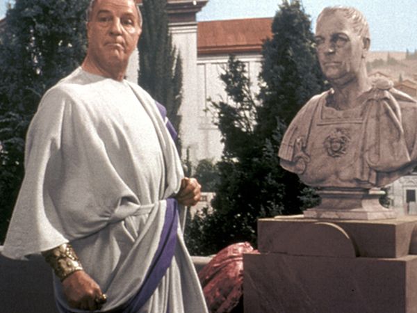 julius caesar synopsis The growing ambition of julius caesar is a source of major concern to his close friend brutus cassius persuades him to participate in his plot to assassinate caesar, but they have both sorely underestimated mark antony director: joseph l mankiewicz. julius caesar synopsis The growing ambition of julius caesar is a source of major concern to his close friend brutus cassius persuades him to participate in his plot to assassinate caesar, but they have both sorely underestimated mark antony director: joseph l mankiewicz.