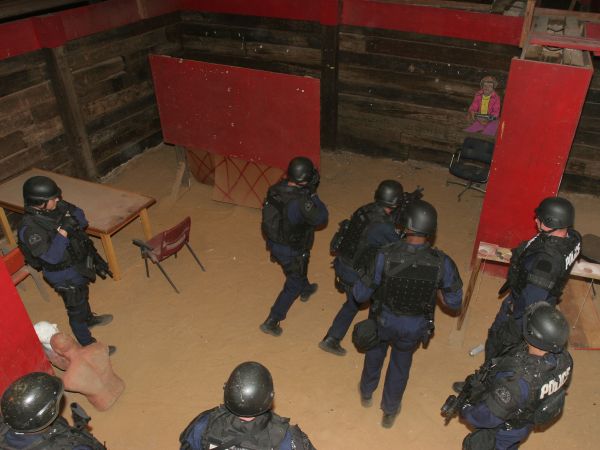 Dallas SWAT (2006) Synopsis, Characteristics, Moods, Themes and