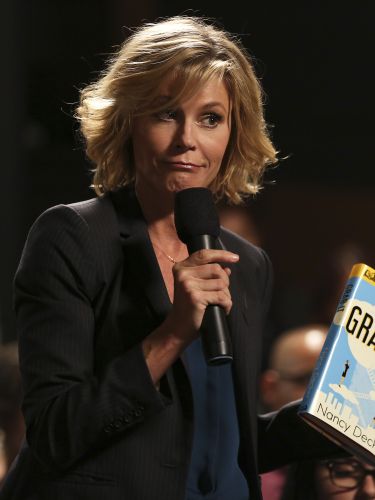 Modern Family Grab It 2016 Beth Mccarthy Miller Synopsis Characteristics Moods Themes And Related Allmovie