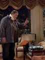 Mike & Molly : Mike's Feet