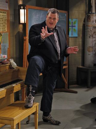 Mike & Molly : Mike's New Boots