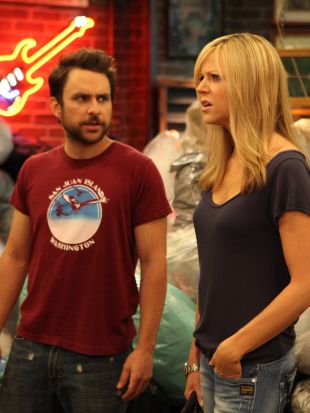 It's Always Sunny in Philadelphia : The Gang Recycles Their Trash