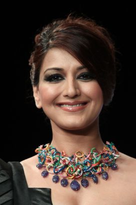 Sonali Bendre  Biography, Movie Highlights and Photos 