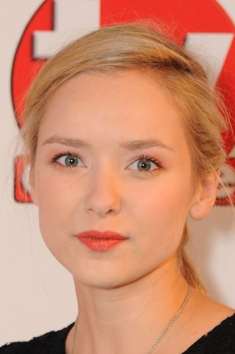 Alexandra Dowling Alexandra Dowling