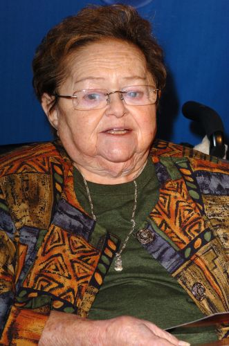 Zelda Rubinstein | Biography, Movie Highlights and Photos
