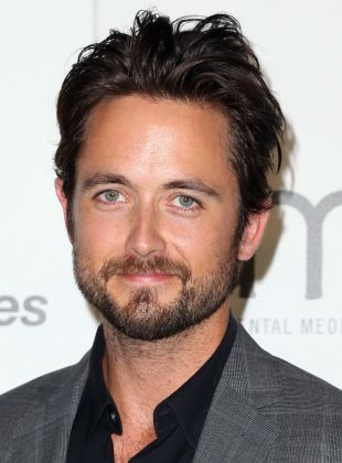 Justin Chatwin Online