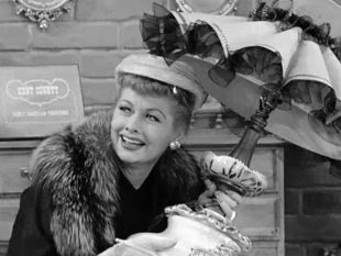 I Love Lucy : Lucy Gets Chummy with the Neighbors