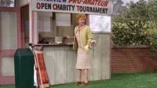 The Lucy Show : Lucy Takes Up Golf