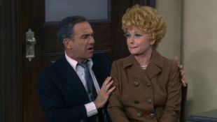 The Lucy Show : Lucy Sues Mooney