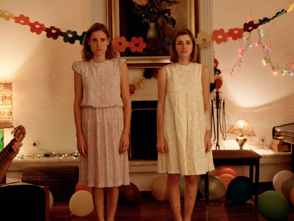 Dogtooth (2009) - Yorgos Lanthimos | Synopsis ...