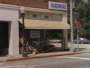 The Wonder Years : The Hardware Store