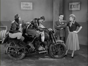 I Love Lucy : Ricky Sells the Car
