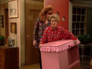 Married...With Children : Lookin' fer a Desk in All the Wrong Places