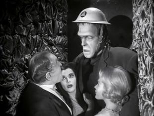 The Munsters : If a Martian Answers, Hang Up