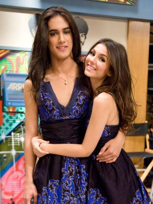 Victorious : Beck Falls for Tori