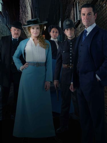 Murdoch Mysteries (2013) - Harvey Crossland, Don McCutcheon | Cast and