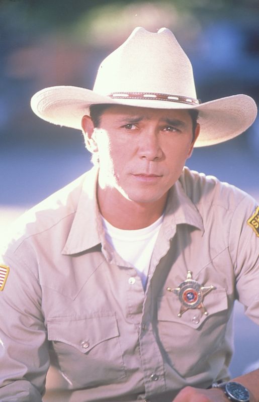 Bats (1999) - Louis Morneau | Synopsis, Characteristics, Moods, Themes