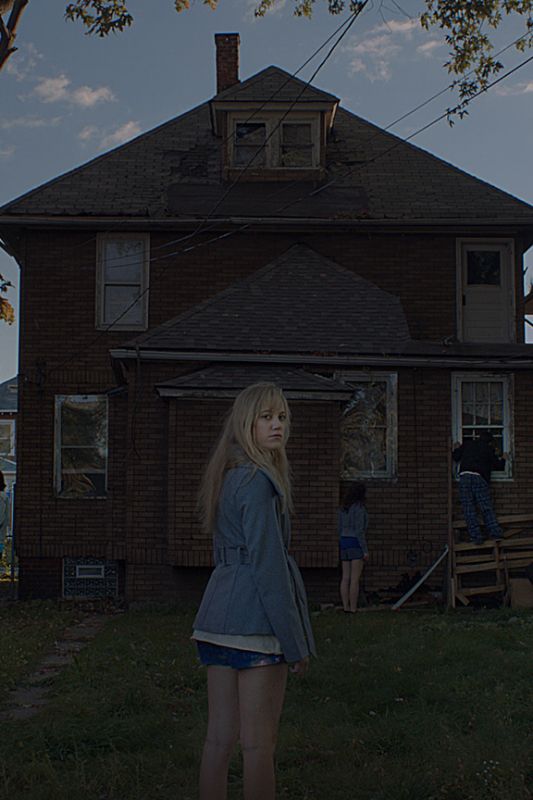 It Follows (2014) - David Robert Mitchell | Synopsis, Characteristics ...