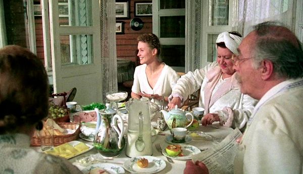 Burnt by the Sun (1994) Nikita Mikhalkov Synopsis, Characteristics