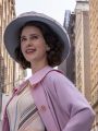 The Marvelous Mrs. Maisel : A Jewish Girl Walks Into the Apollo...