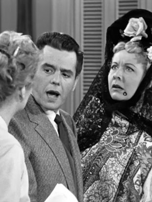 I Love Lucy : Lucy Writes a Play
