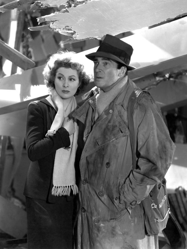 Mrs. Miniver (1942) William Wyler Synopsis, Characteristics, Moods