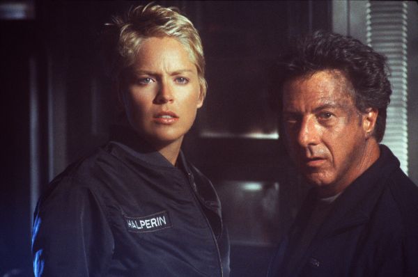 Sphere (1998) - Barry Levinson | Synopsis, Characteristics, Moods